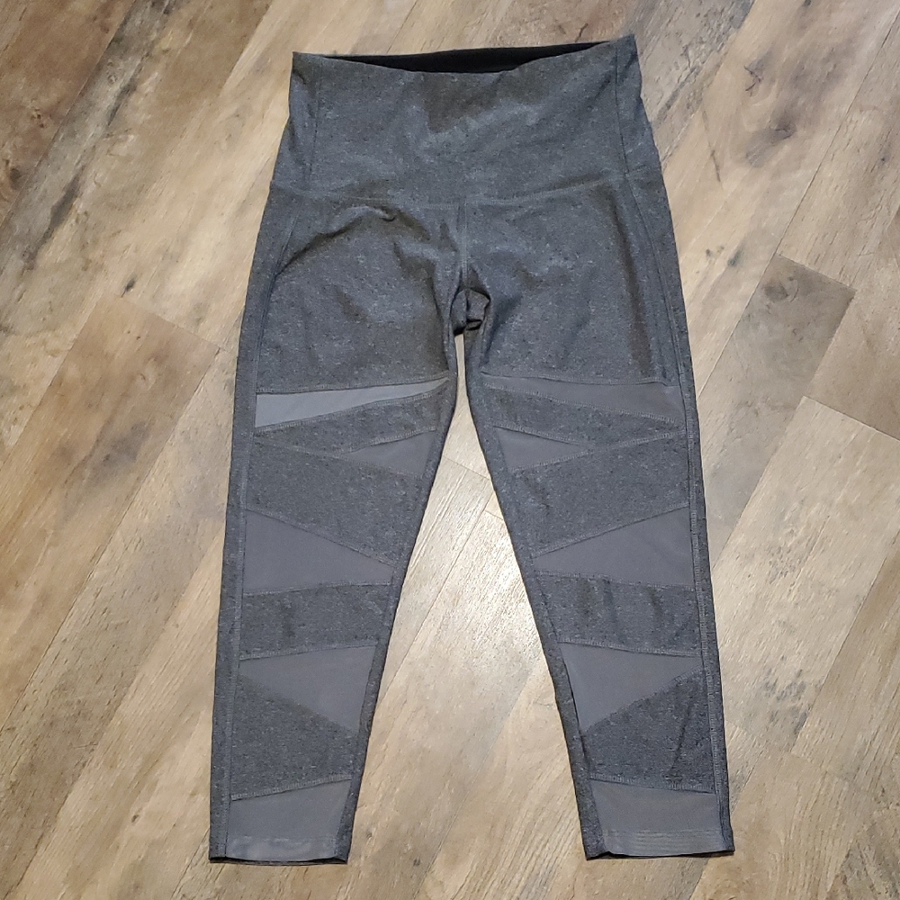 Gently Used VOGO Size Small Athletica Gray Leggings
